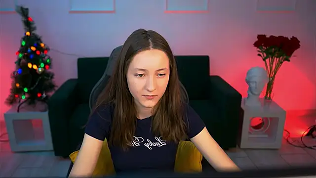 Snapshot of LuluPatterson chatting on 12.15.25 LuluPatterson online show from 12.15.25