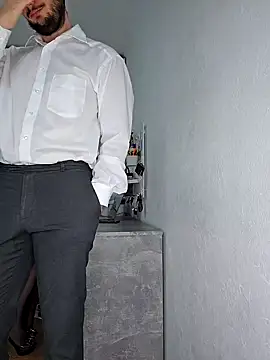 Lovebackground online show from 01.17.25