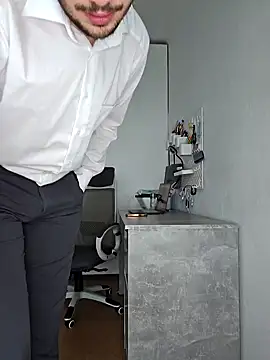 Lovebackground online show from 01.31.25