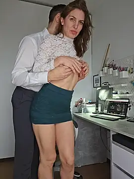 Lovebackground online show from 12.16.25