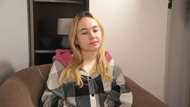 Snapshot of KenaLeski chatting on 12.16.25 KenaLeski online show from 12.16.25