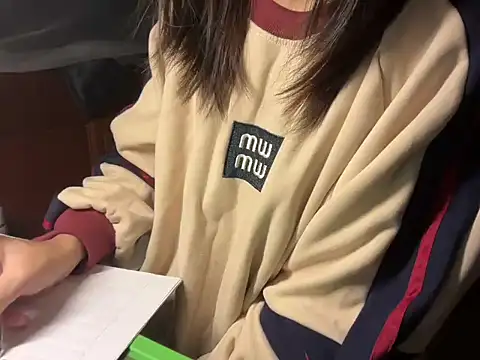 Snapshot of Chichi_86 chatting on 12.15.25 Chichi 86 online show from 12.15.25