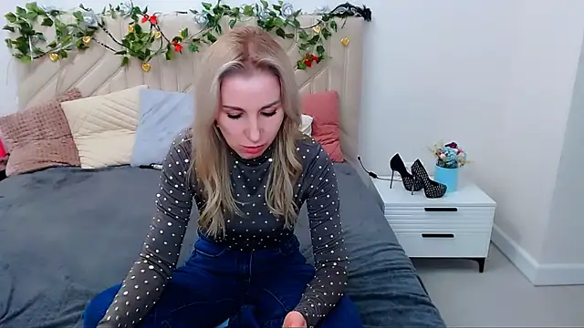 Snapshot of Hanna--Sweet chatting on 03.05.26 Hanna--Sweet online show from 03.05.26