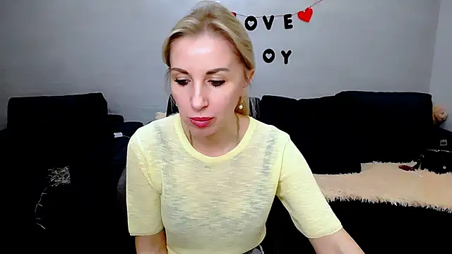 Snapshot of Hanna--Sweet chatting on 03.10.26 Hanna--Sweet online show from 03.10.26