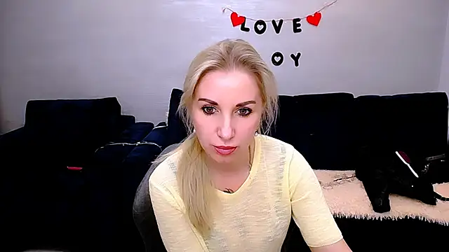 Snapshot of Hanna--Sweet chatting on 03.14.26 Hanna--Sweet online show from 03.14.26