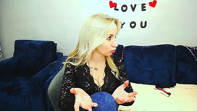 Snapshot of Hanna--Sweet chatting on 03.22.26 Hanna--Sweet online show from 03.22.26