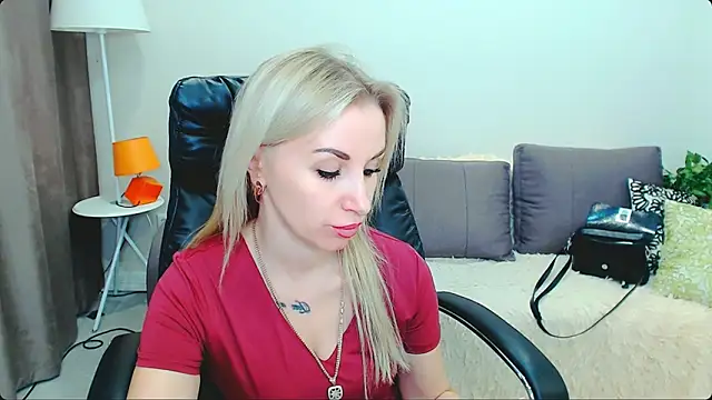 Snapshot of Hanna--Sweet chatting on 03.24.26 Hanna--Sweet online show from 03.24.26
