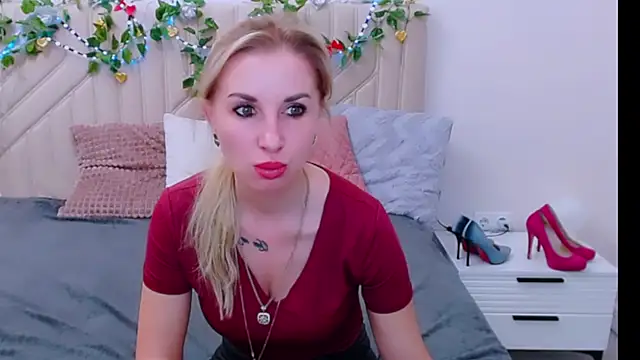 Snapshot of Hanna--Sweet chatting on 04.03.26 Hanna--Sweet online show from 04.03.26