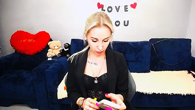 Snapshot of Hanna--Sweet chatting on 04.05.26 Hanna--Sweet online show from 04.05.26