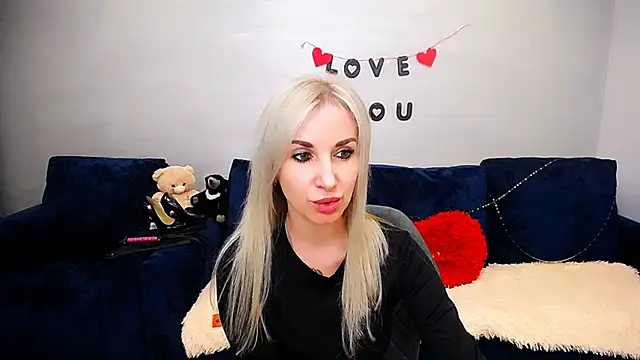Snapshot of Hanna--Sweet chatting on 04.07.26 Hanna--Sweet online show from 04.07.26