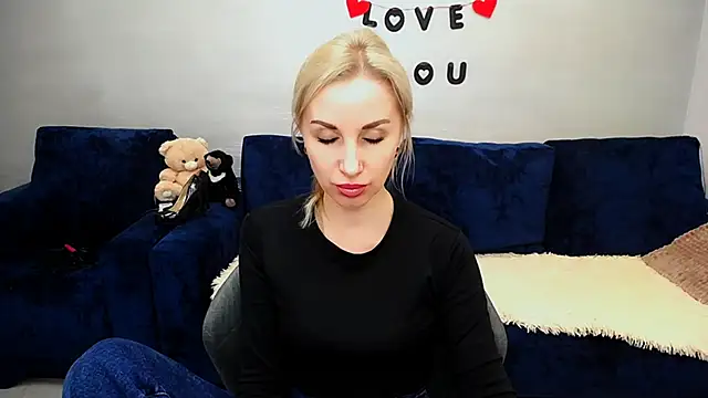 Snapshot of Hanna--Sweet chatting on 04.13.26 Hanna--Sweet online show from 04.13.26