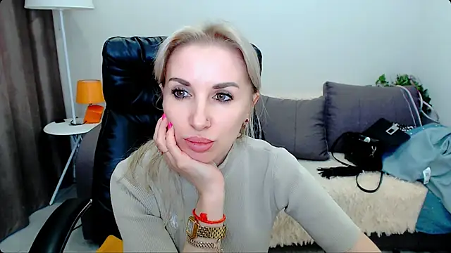 Snapshot of Hanna--Sweet chatting on 04.16.26 Hanna--Sweet online show from 04.16.26