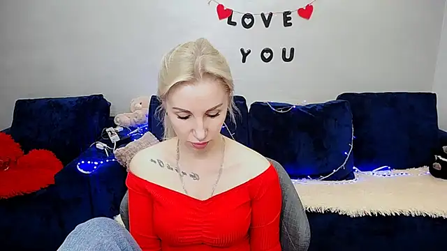 Snapshot of Hanna--Sweet chatting on 04.18.26 Hanna--Sweet online show from 04.18.26