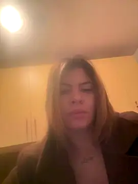 Snapshot of TianaMort chatting on 12.16.25 TianaMort online show from 12.16.25