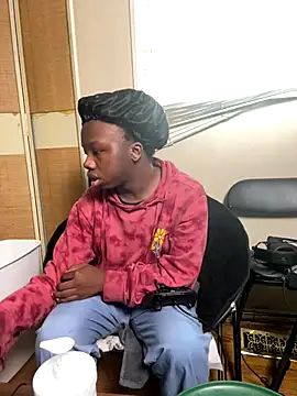 Snapshot of YourLittleBoyfriend chatting on 12.17.25 YourLittleBoyfriend online show from 12.17.25