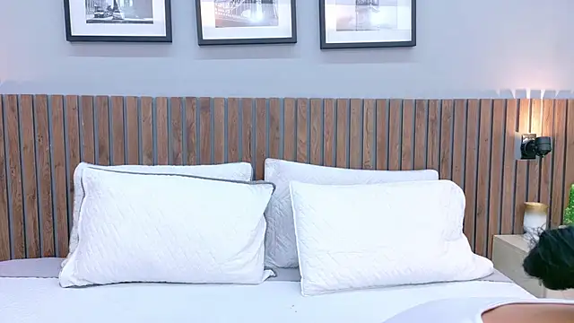 Mia Bellefort online show from 04.09.26