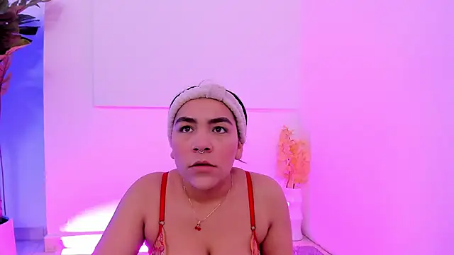 Snapshot of Sophie-dallas chatting on 12.15.25 Sophie-dallas online show from 12.15.25