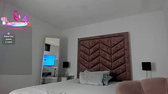 Snapshot of Scarlett__Noir chatting on 01.06.26 Scarlett Noir online show from 01.06.26