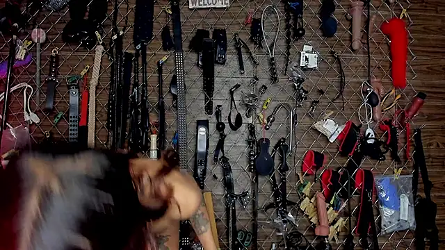 Snapshot of Hardcore_Room_Bdsm chatting on 12.18.25 Hardcore Room Bdsm online show from 12.18.25