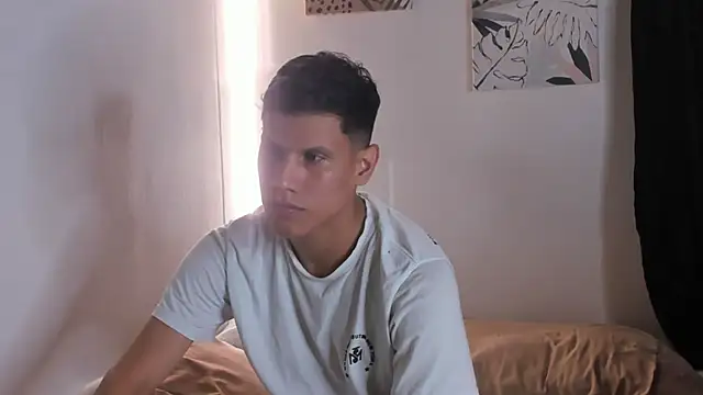 Snapshot of Apol0_69 chatting on 12.14.25 Apol0 69 online show from 12.14.25