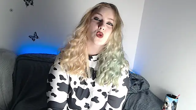 Snapshot of RebeFucksonn chatting on 04.26.26 RebeFucksonn online show from 04.26.26