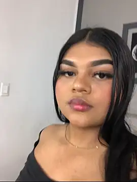 Snapshot of SalomeReed chatting on 12.16.25 SalomeReed online show from 12.16.25