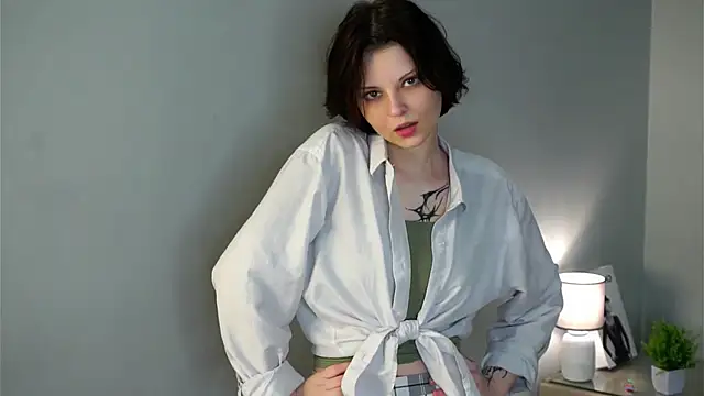 Snapshot of SharylOrbin chatting on 12.17.25 SharylOrbin online show from 12.17.25