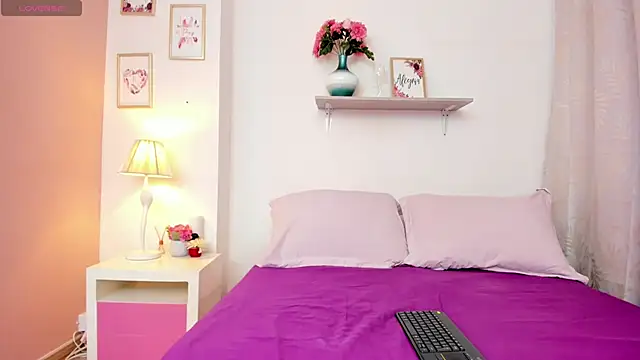 EmmaBell  online show from 12.17.25