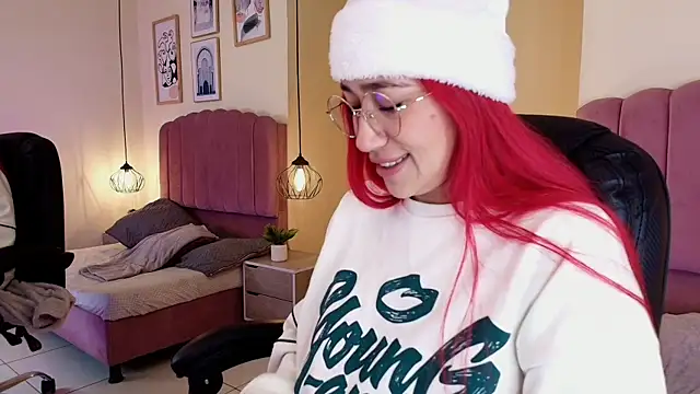 Snapshot of Celestee15_ chatting on 12.22.25 Celestee15 online show from 12.22.25