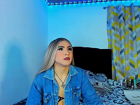 Snapshot of georgiina_giio chatting on 12.15.25 georgiina giio online show from 12.15.25