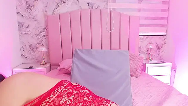 Snapshot of sofia_go_ chatting on 12.15.25 sofia go online show from 12.15.25