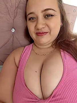 Snapshot of MMia_18 chatting on 12.14.25 MMia 18 online show from 12.14.25