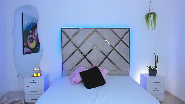 queenie staar online show from 03.18.26