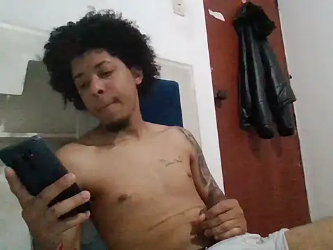 Snapshot of alejandro31727 chatting on 12.15.25 alejandro31727 online show from 12.15.25