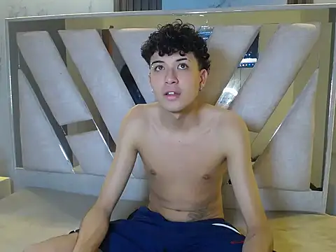 Snapshot of bonnieandclydecf chatting on 12.18.25 bonnieandclydecf online show from 12.18.25