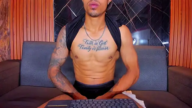 Snapshot of Sex_angel77 chatting on 12.14.25 Sex angel77 online show from 12.14.25