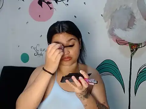 Snapshot of loveShae__ chatting on 12.14.25 loveShae online show from 12.14.25