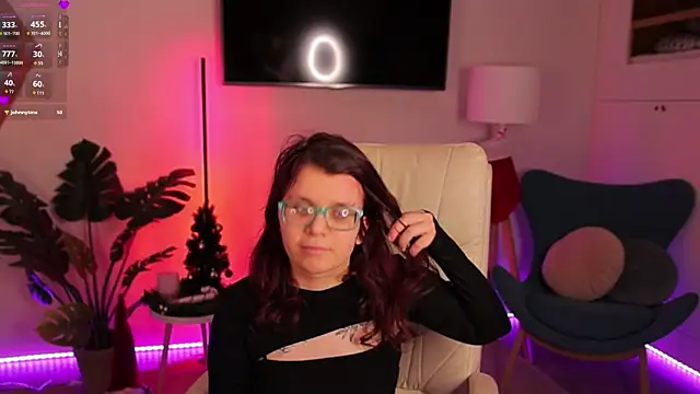 Snapshot of Ariell_Mini chatting on 12.16.25 Ariell Mini online show from 12.16.25