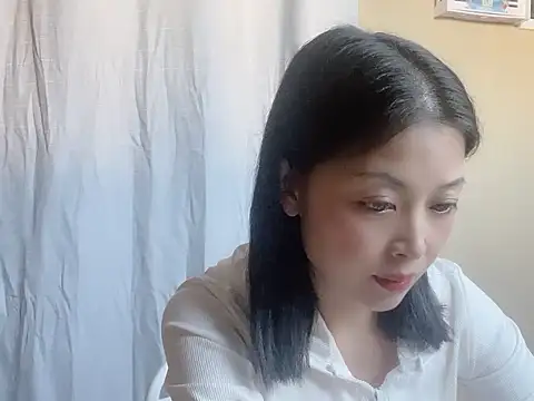 Snapshot of kair-ye chatting on 12.20.25 kair-ye online show from 12.20.25