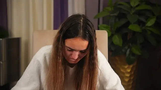 Snapshot of ReathaRagone chatting on 12.16.25 ReathaRagone online show from 12.16.25