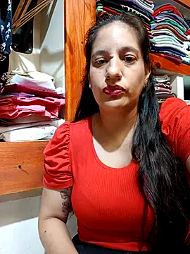 Snapshot of julietaloovee chatting on 02.18.26 julietaloovee online show from 02.18.26