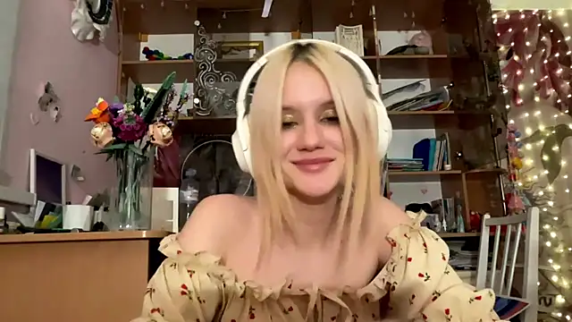 Snapshot of MelisaBloomy chatting on 12.13.25 MelisaBloomy online show from 12.13.25