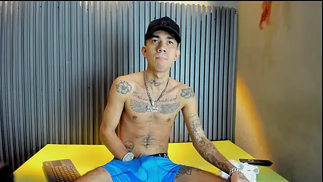 Snapshot of AYALA_TATTOO chatting on 12.15.25 AYALA TATTOO online show from 12.15.25