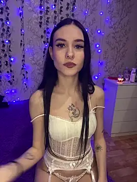 Snapshot of Show_Lissa chatting on 12.15.25 Show Lissa online show from 12.15.25