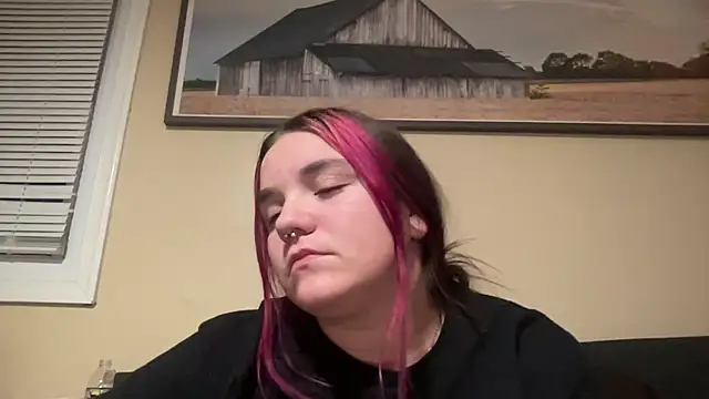 Snapshot of kinsiebaby chatting on 12.16.25 kinsiebaby online show from 12.16.25