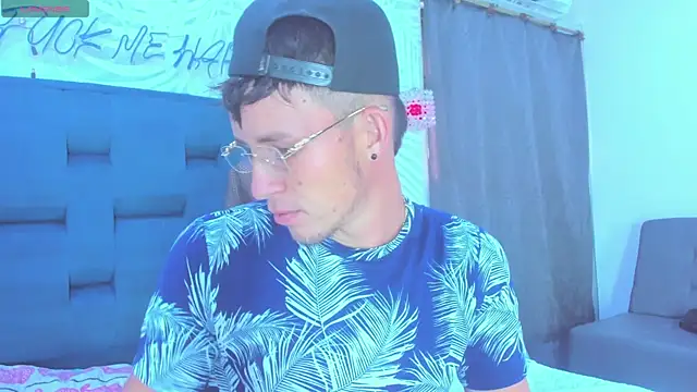 Snapshot of sweetboyssex_ chatting on 12.15.25 sweetboyssex online show from 12.15.25