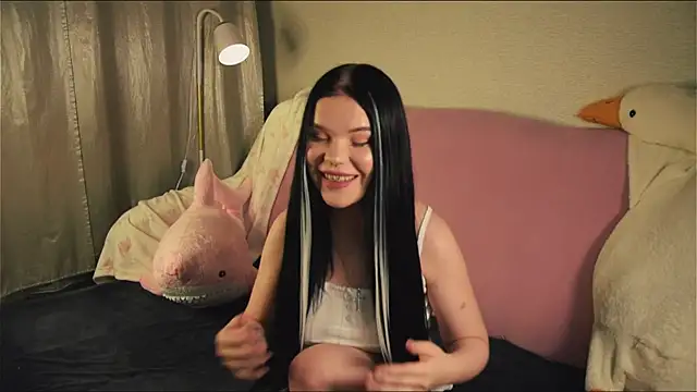 Snapshot of PinkSharky chatting on 12.15.25 PinkSharky online show from 12.15.25