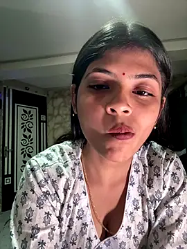 Snapshot of lovebirds696968 chatting on 12.17.25 lovebirds696968 online show from 12.17.25