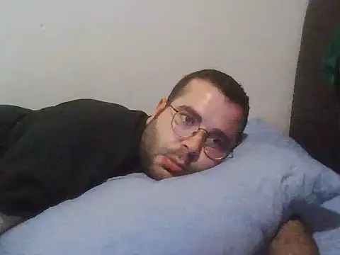 Snapshot of kkadam1 chatting on 12.15.25 kkadam1 online show from 12.15.25