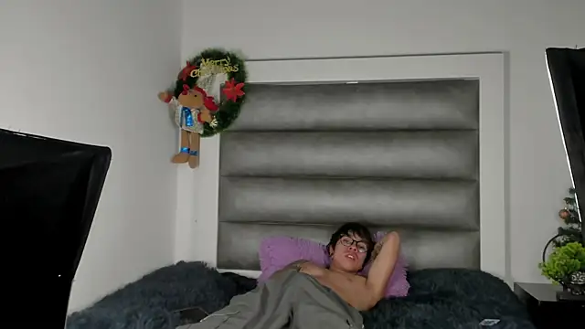 Snapshot of demionix_js chatting on 12.16.25 demionix js online show from 12.16.25